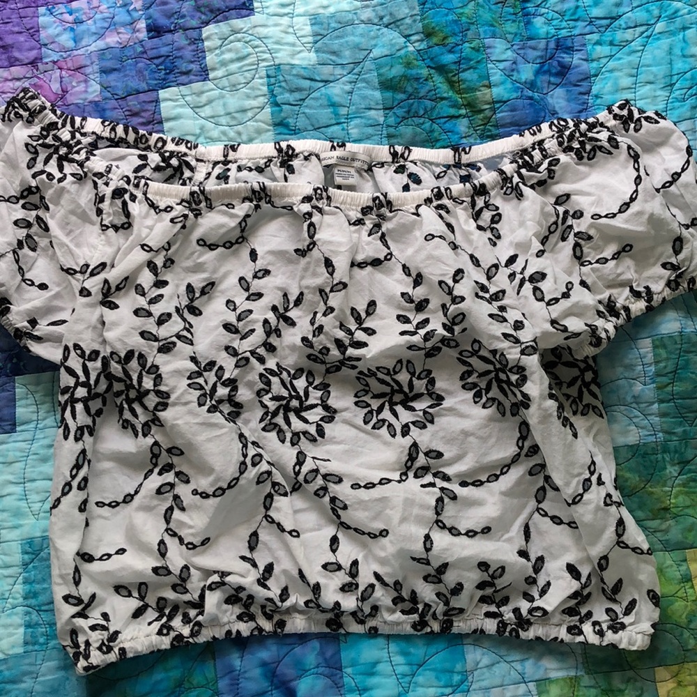 AMERICAN EAGLE off the shoulder top
